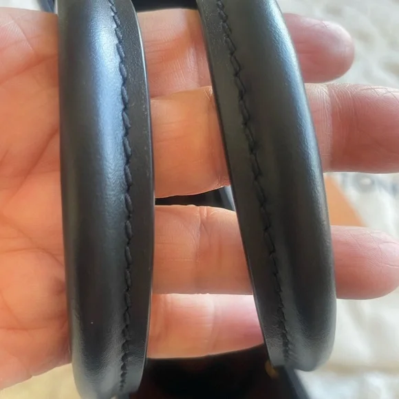 Louis Vuitton Black Monogram ONTHEGO MM Tote - Picture 8 of 16